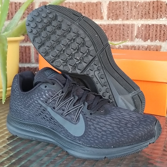 Nike Shoes - Nike Zoom Winflo 5 Black / Anthracite Womens 8.5